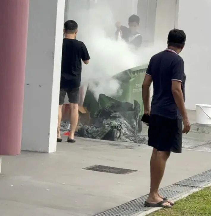 新加坡外卖小哥路过组屋楼下时，这一举动竟感动无数网友...（组图） - 4