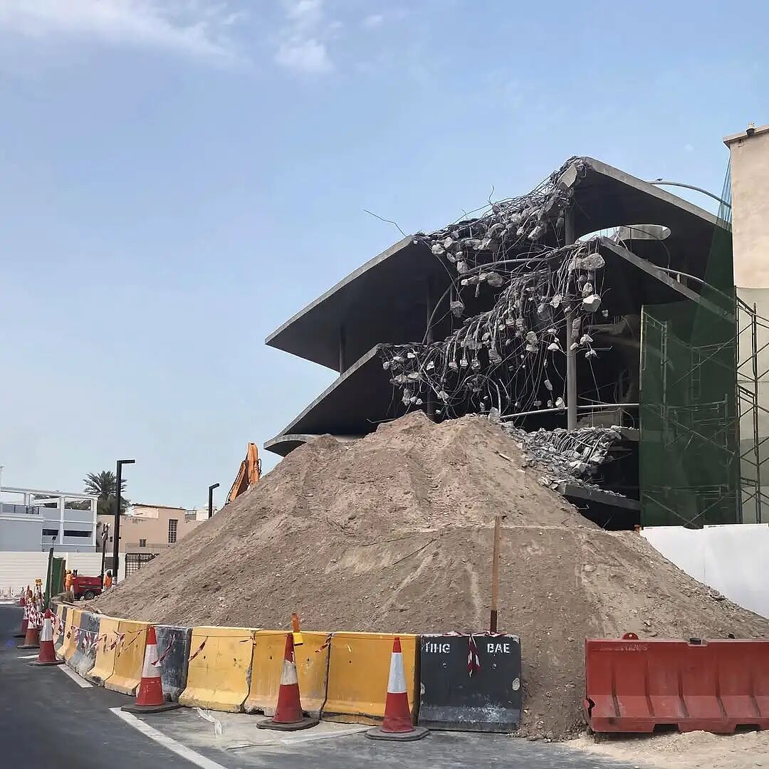 建成3年就被拆?被称“建筑界最酷停车楼”凉了,4座已拆2个!网友:设计师哭晕...(组图) - 3