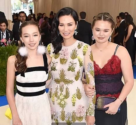 邓文迪小女儿提前从斯坦福硕士毕业！和姐姐坐拥百亿都是卷王，网友：虎妈无犬女 - 15