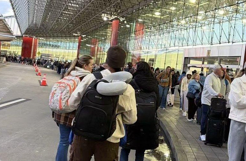 暑假回国机票涨疯了!几周翻3倍,一夜再涨20%,很多华人已经不敢再看价格了...(组图) - 1