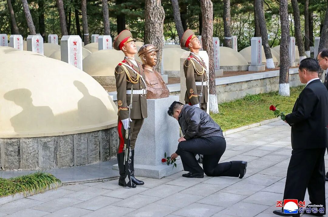 金正恩参谒中国人民志愿军烈士陵园，向志愿军烈士们表示崇高敬意 - 1