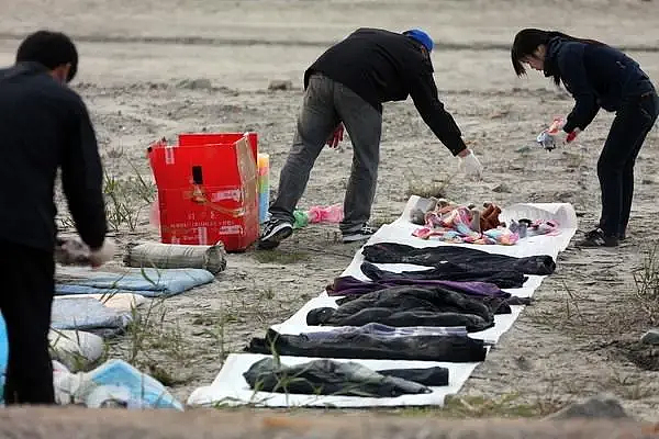 韩民众悼念世越号沉没12周年仍追问真相!总统海警船长幕后大佬皆阻挠救援,动机恐怖(组图) - 3