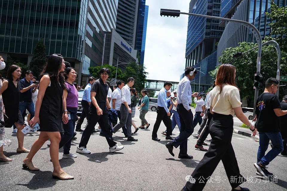在新加坡的中国打工人，正被PR“身份等级”支配：恐失业、怕回国、越卷越慌... - 22