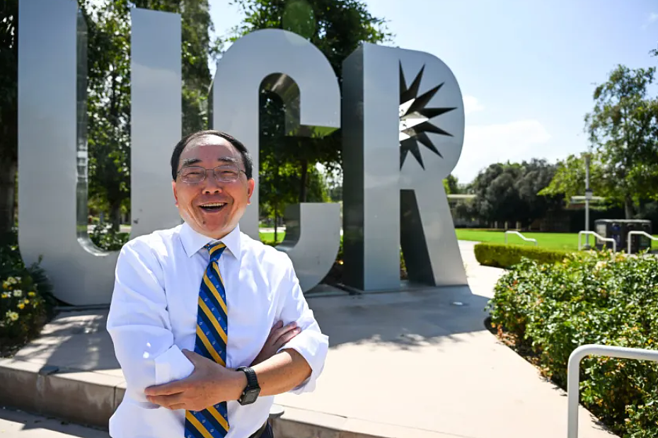 从中国农村到加州大学校长：他拎着一个箱子来美国，40年后站上顶峰（组图） - 2