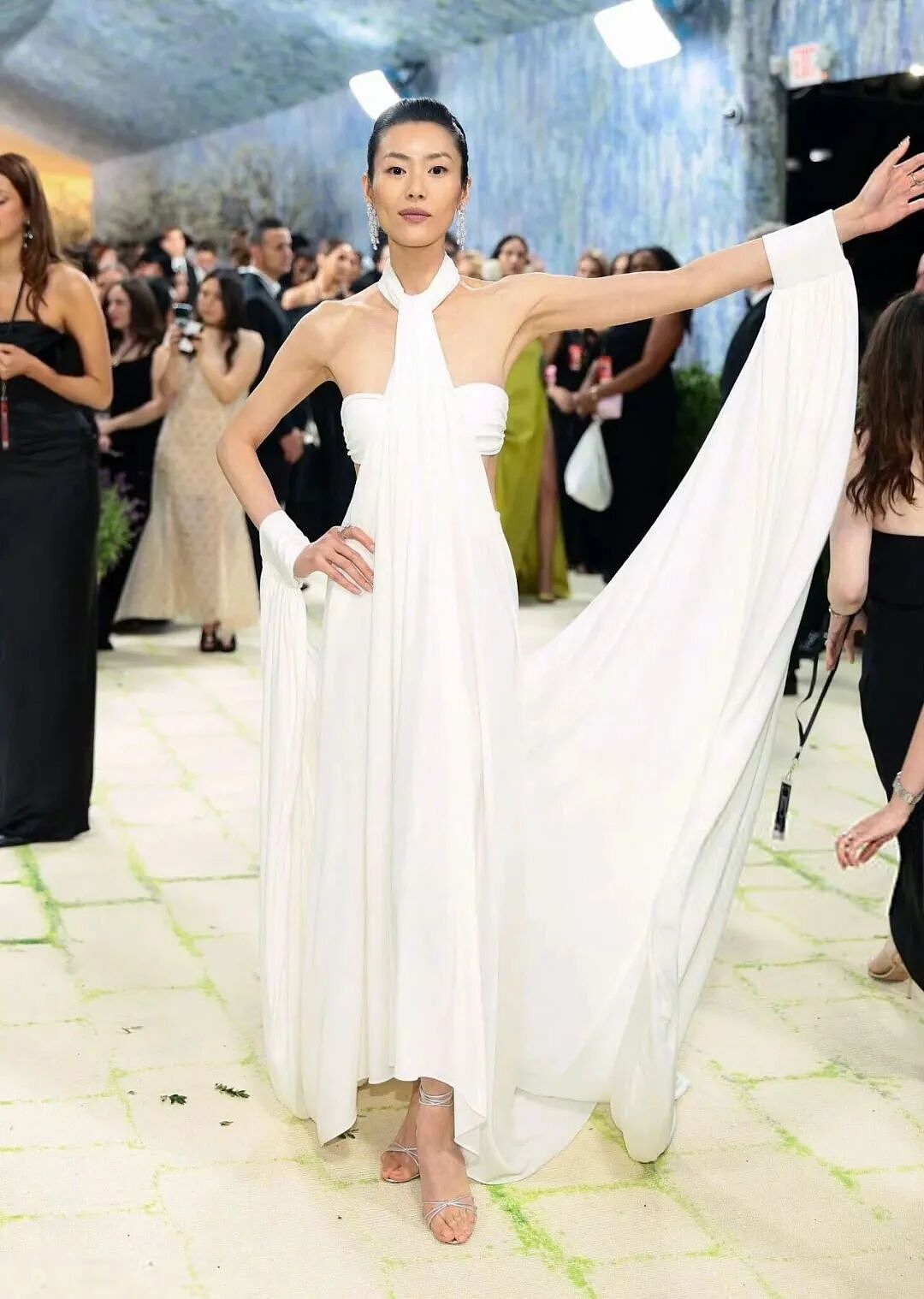 罕见炸场!BLACKPINK全员亮相Met Gala!Lisa大胆前卫,Jennie化身美人鱼(组图) - 20