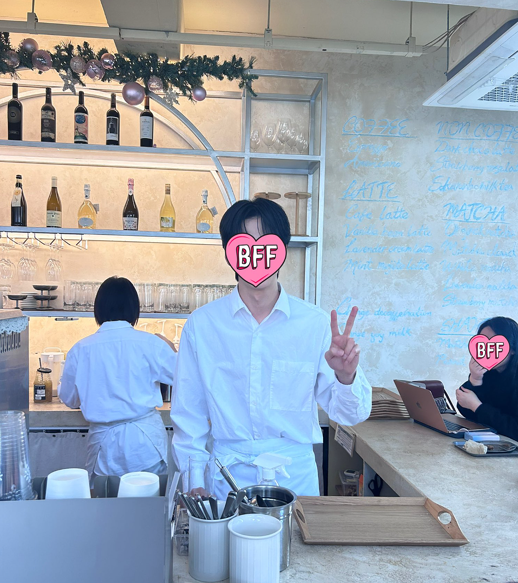 日本妹子打卡韩国帅哥咖啡店后发文吐槽被诈骗!说好的孔刘系帅哥,结果差点没笑死在店里! - 4