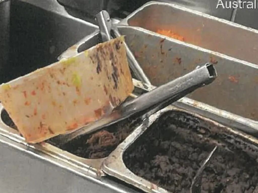 墨东区餐厅被勒令关门，却拒关！老鼠屎老鼠尿污染食物，还有50人定位（组图） - 1