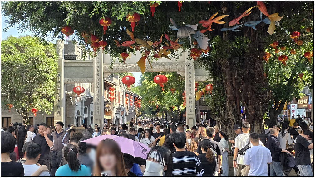 肉贴肉，人挤人！五一长假首日，中国各大景点已爆（组图） - 101