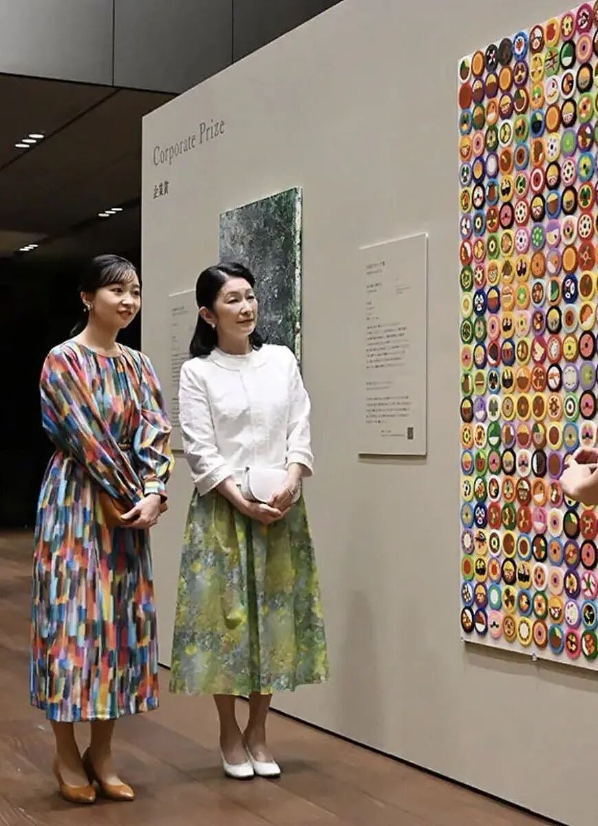 纽约偶遇“亚洲第一恋爱脑”:逃离皇室后的她,和“废柴老公”逆袭了 - 17