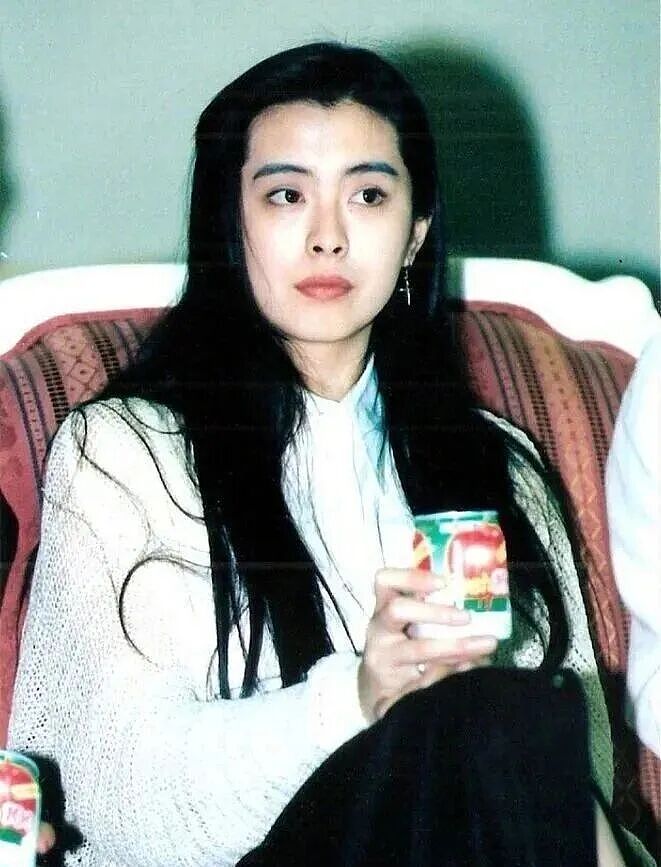 “王祖贤医美”冲上热搜！网友在硅谷偶遇王祖贤，眼部状态变化引发网友猜测（组图） - 6