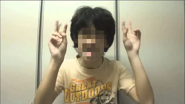 中国小伙重拳怒揍新加坡争议“网红”,竟获百万网友力挺致敬!只因...(组图) - 16