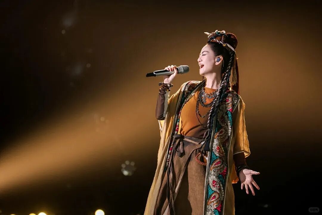 都让让,内娱最疯的女人来了(组图) - 27
