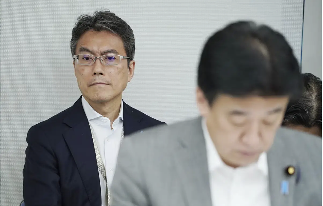 日本内阁首席秘书官被曝多次公费出差在酒店私会婚外情人!还逃单、拖欠房费! - 4
