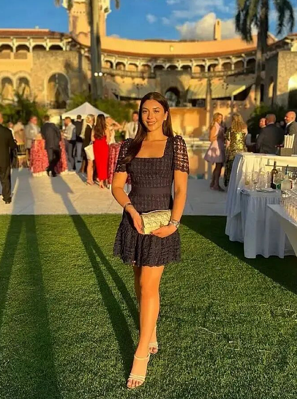 震碎三观！29岁美女高官爆惊天丑闻, 深陷金主风波，被57岁金主实名举报挥霍无度（组图） - 4