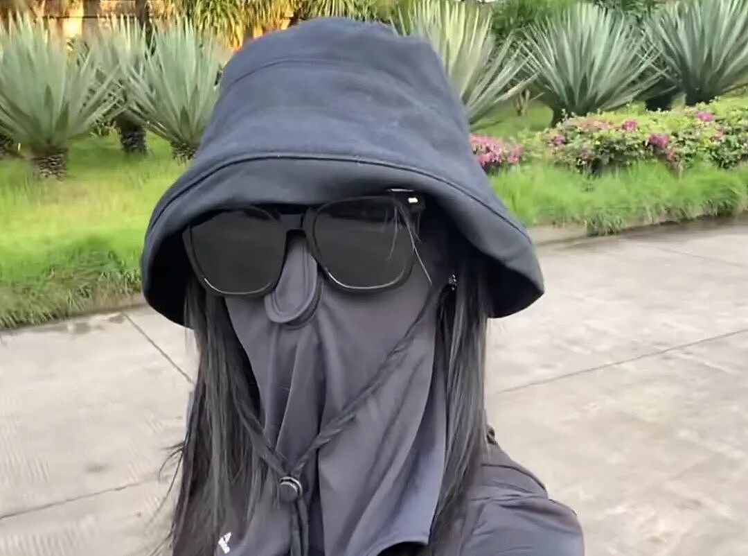曾被嘲“丑”的脸基尼，正疯狂硬控中国女人（组图） - 3