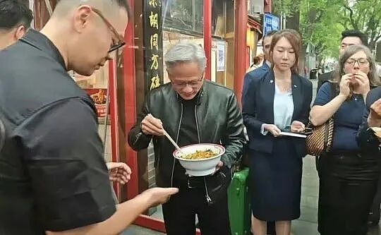 黄仁勋:一碗炸酱面背后的千亿芯片生意 - 2