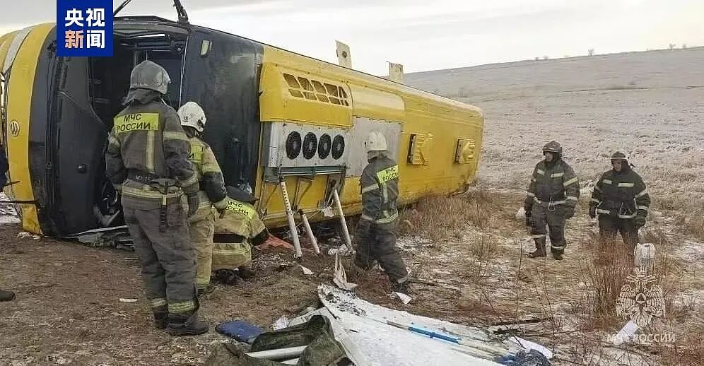 俄罗斯突发大巴翻车事故,载40名中国游客已致1死10伤(组图) - 1
