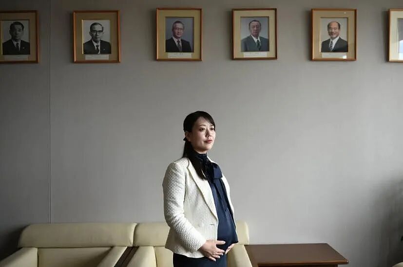 日本最年轻女市长要生娃休产假，却引发全国大讨论？网友：想休产假就别当市长！这？ - 3