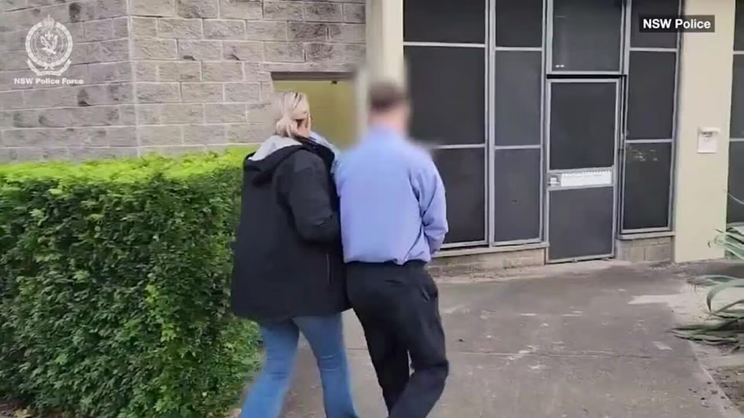 惊曝！悉尼华人区小学出事了！54岁男教师校内被捕！涉嫌持有儿童虐待材料，车内还查获毒品！家长们炸锅了…… - 3