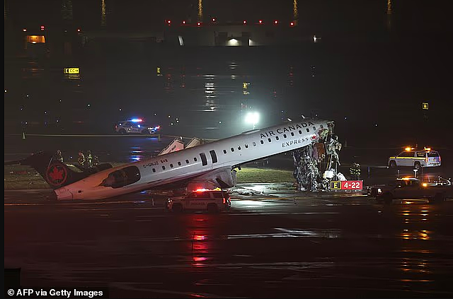 纽约突发空难：加航客机降落撞上消防车，正副机长当场身亡，视频和录音曝光（视频/组图） - 1