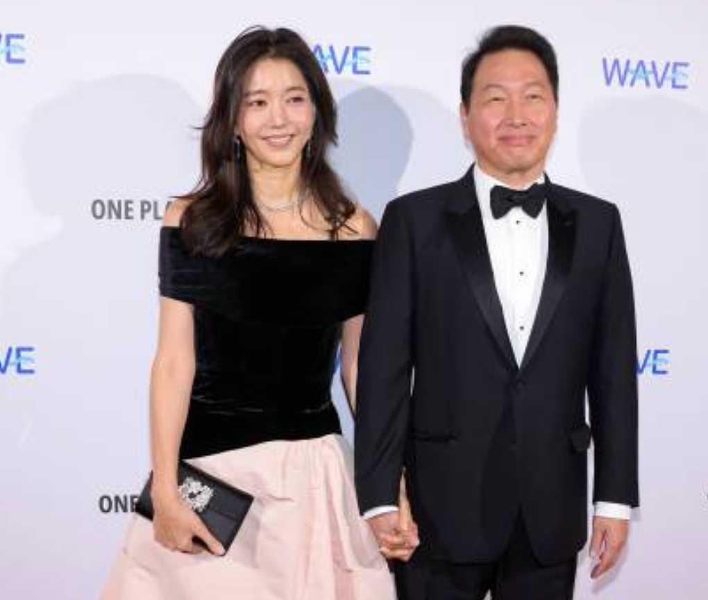 韩国史上最贵离婚案落幕：SK会长被判支付前妻9440亿韩元 - 4