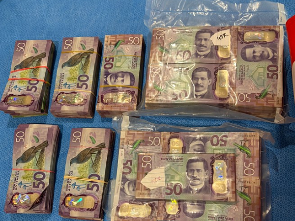 11名中国人被捕!NZ警方突袭捣毁奥克兰8处“毒窝”!华人小心!有“假和尚”在多地街头行骗!“施压或恐吓”路人! - 3