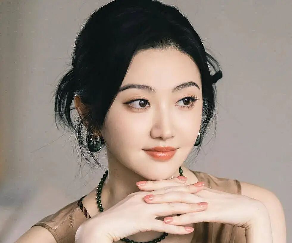 网传女演员景甜代孕并向富豪男友索要上亿钱款，工作室回应 - 3