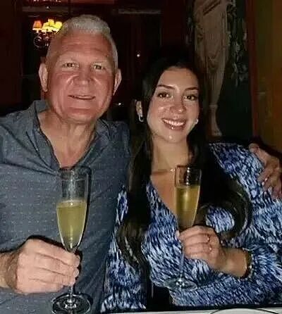 震碎三观！29岁美女高官爆惊天丑闻, 深陷金主风波，被57岁金主实名举报挥霍无度（组图） - 1