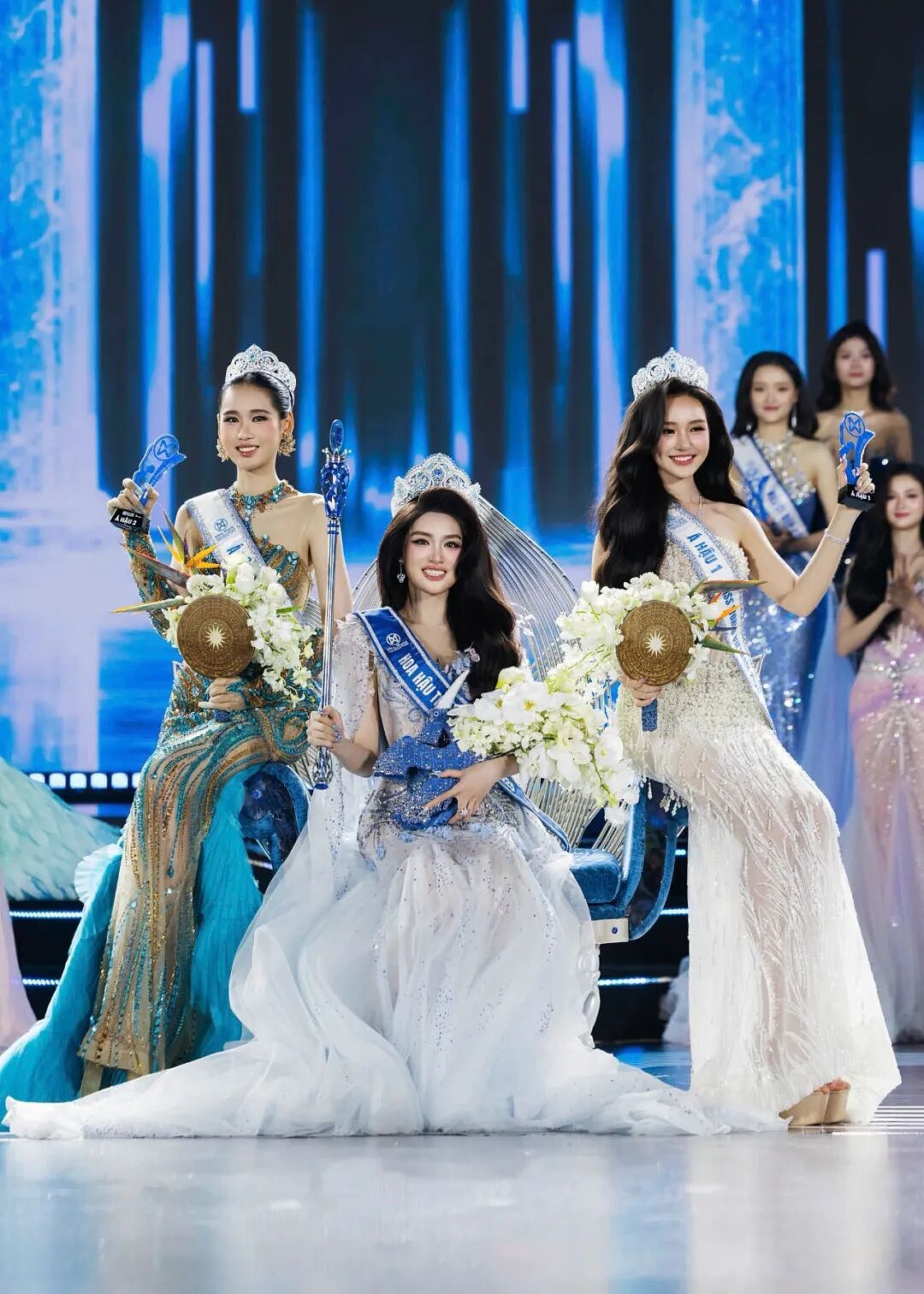 学霸+神颜+沙漏身材，越南新晋选美冠军美照杀疯全网（组图） - 22