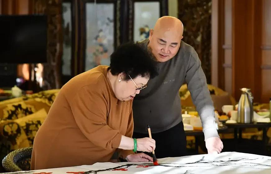中国前女首富去世：捐了数千万，一天只花10块钱（组图） - 17