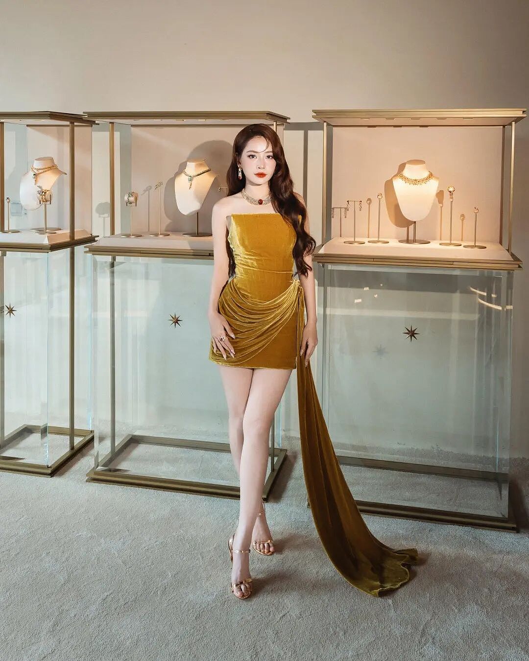 【美女】“越南小杨幂”五官神似baby、身材不输卡戴珊!堪称东南亚颜值天花板~ - 14