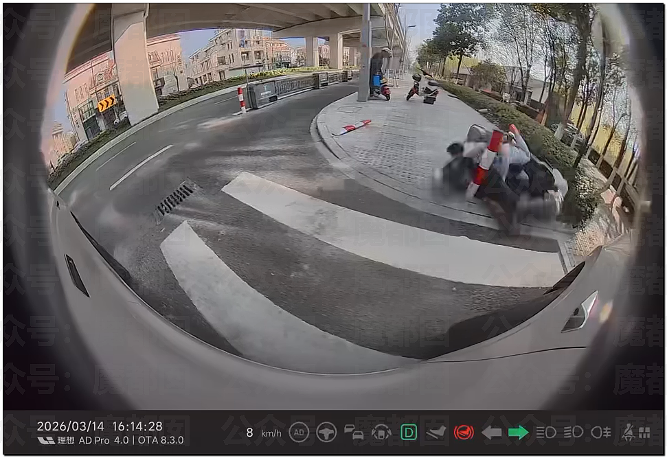 全网质疑：1分钟别停奔驰8次的路虎车主，到底是哪位达官显贵？（组图） - 27
