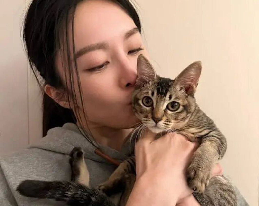 36岁女星被曝恋情！与大10岁男演员假戏真做，两人曾暧昧互动（组图） - 2