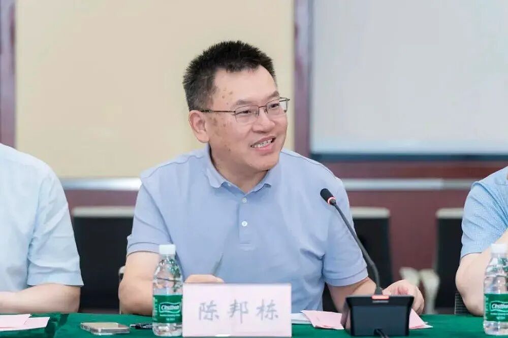 3个年轻人凑6万起家，30年干成千亿电气巨头（组图） - 3