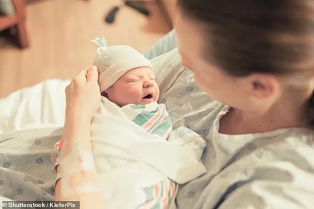 19岁女孩昏迷3周，脑海里却过了7年！梦中养育了俩娃，醒来后她崩溃了 - 3