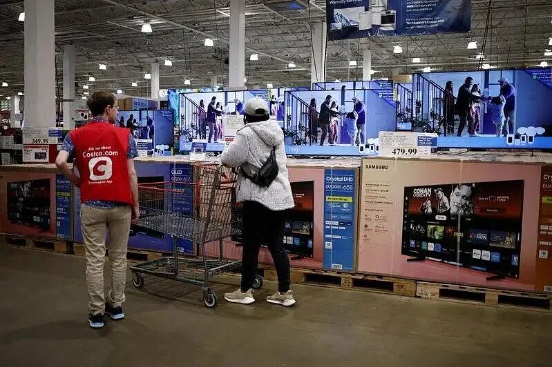 名校毕业年薪7万进超市，白人父亲很骄傲，华人评论区却吵翻了（组图） - 3