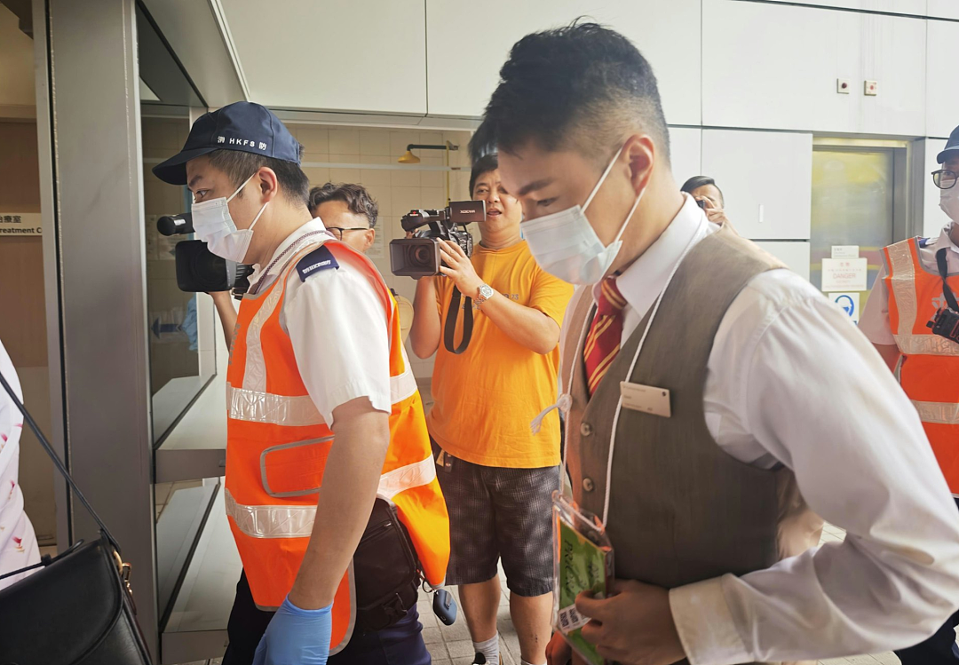 “感觉在坐跳楼机”！今早澳洲飞香港航班，10人受伤 - 7