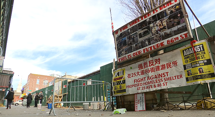 纽约华人的至暗一夜：62岁阿婆流血倒地，只为反对家门口建收容所？（组图） - 4