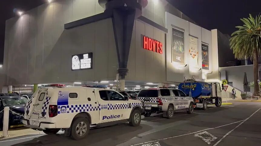 墨尔本电影院外有人被捅;一女子当街险些被绑架 - 1