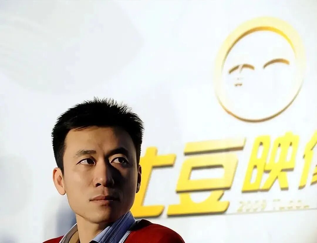 亿万富豪迎娶美女主持人，转头却与女演员同居！原配凭一己之力搞垮整个巨头公司 - 7