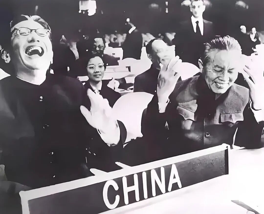 现实版顶级爽文!中国“种地仙人”勇闯非洲,混成当地大佬:AK保镖开路、专车接送(组图) - 54