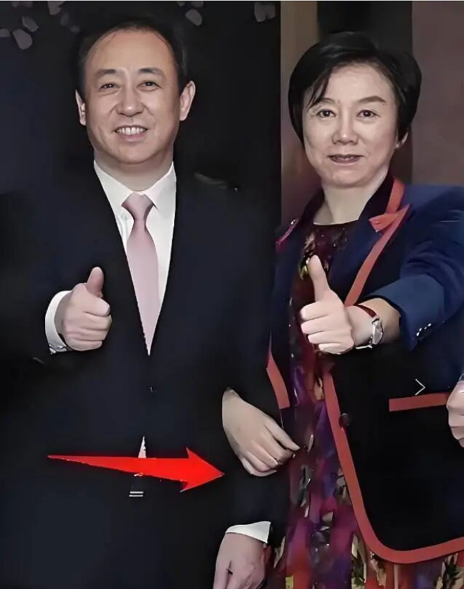 许家印前妻找了个年轻西人男友？一场千亿级别的资金转移！真相来了（组图） - 7
