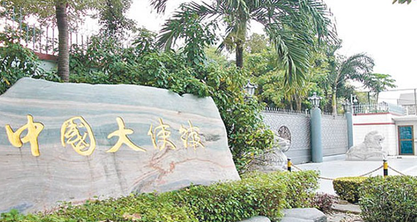 中国小伙躲车底从东南亚诈骗园区逃出，被同胞持枪追杀！报警后却神秘失踪...（组图） - 7