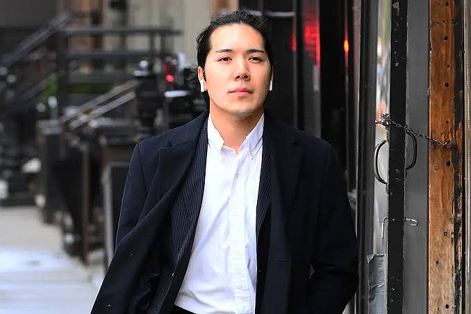纽约偶遇“亚洲第一恋爱脑”:逃离皇室后的她,和“废柴老公”逆袭了 - 25