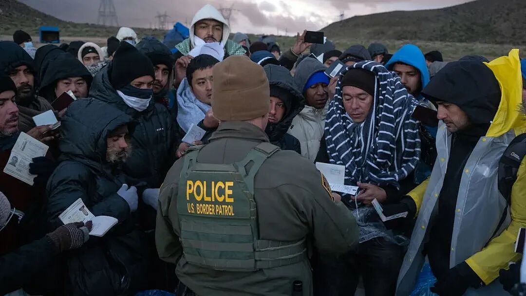 炸了！美国法院刚刚裁决：ICE可绕过移民法庭，快速遣返非法移民（组图） - 2