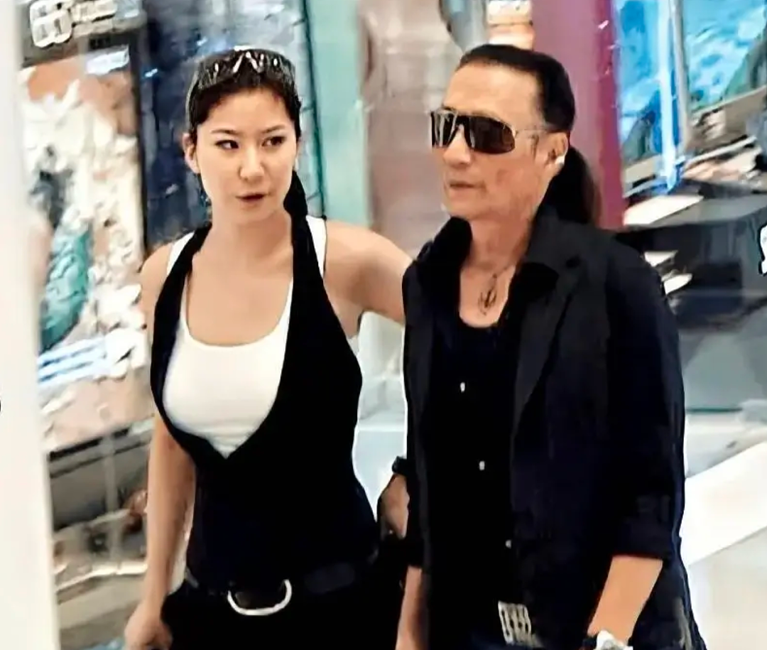 谢贤离世前已失智, 3个保姆24小时照顾; 二婚女儿更洒脱, 未婚生女定居温哥华 - 5