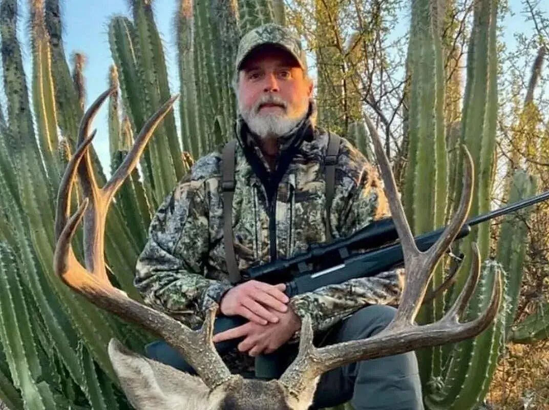 75岁美国富豪去非洲狩猎羚羊！羚羊没找着，5头愤怒的大象出现了...网友：报应（组图） - 9