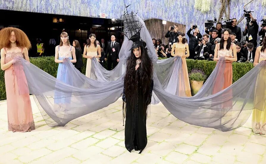 时尚春晚2026:卡老师扮大肠、万圣节女王又整大活!卡戴珊...这算露不? - 3