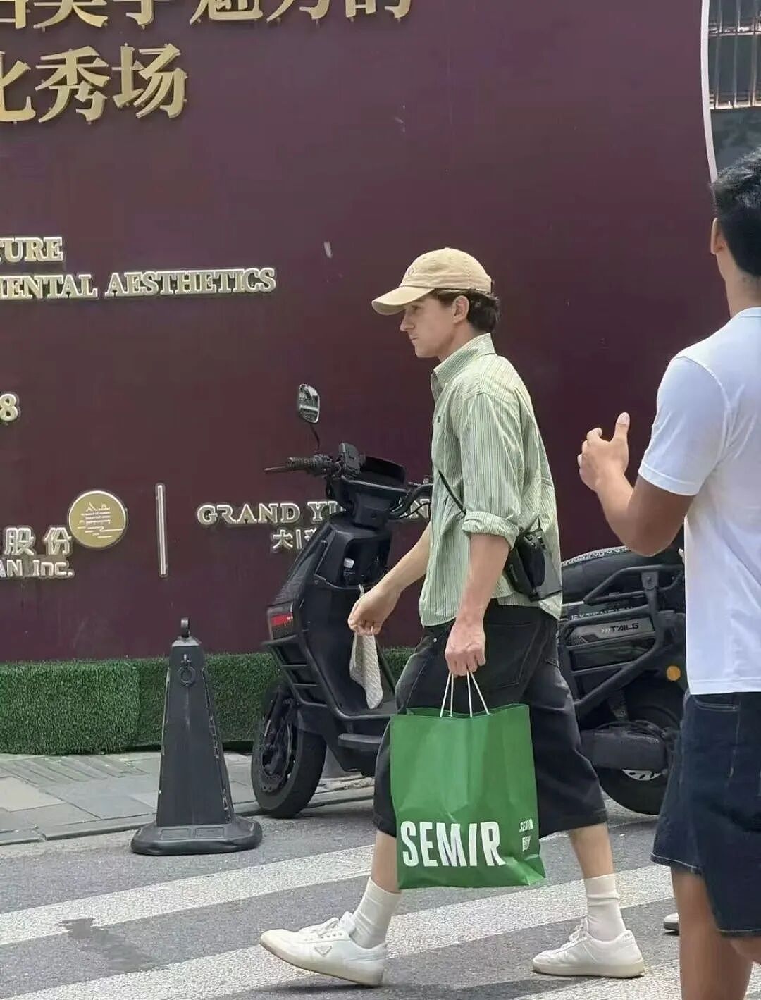 被国际顶流穿上身的森马，想接住这泼天流量来自救 - 2