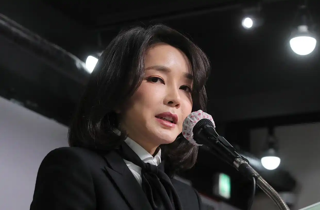 韩前总统夫人将入狱,主审法官离奇坠亡留遗书!多名身边人“被自杀”,名单再+1?(组图) - 10